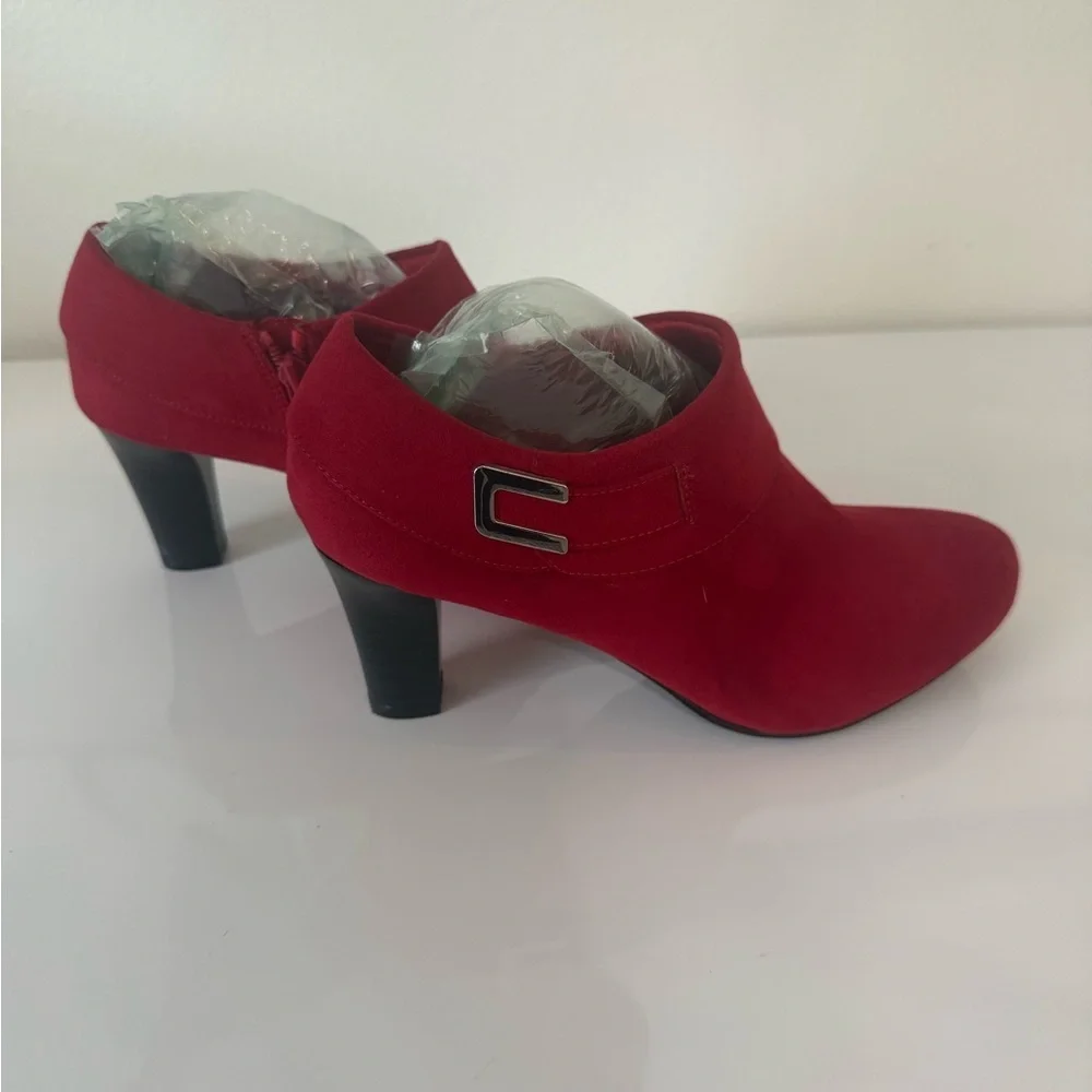 Faux Suede Aubrey Lynn Red Ankle Booties. 7M